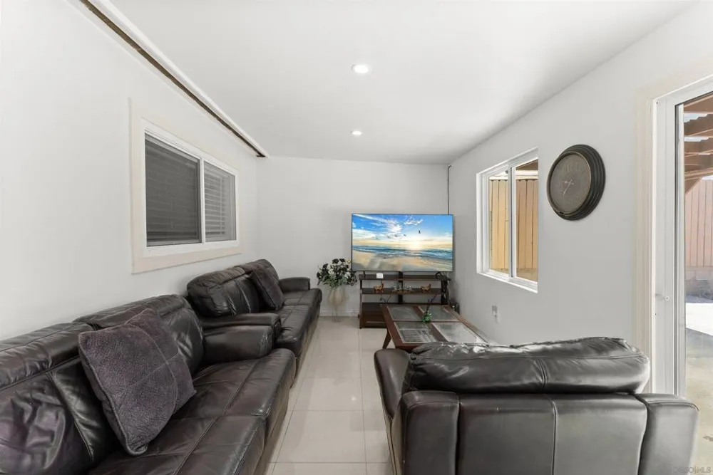 317 W Chase Ave W El Cajon, CA 92020