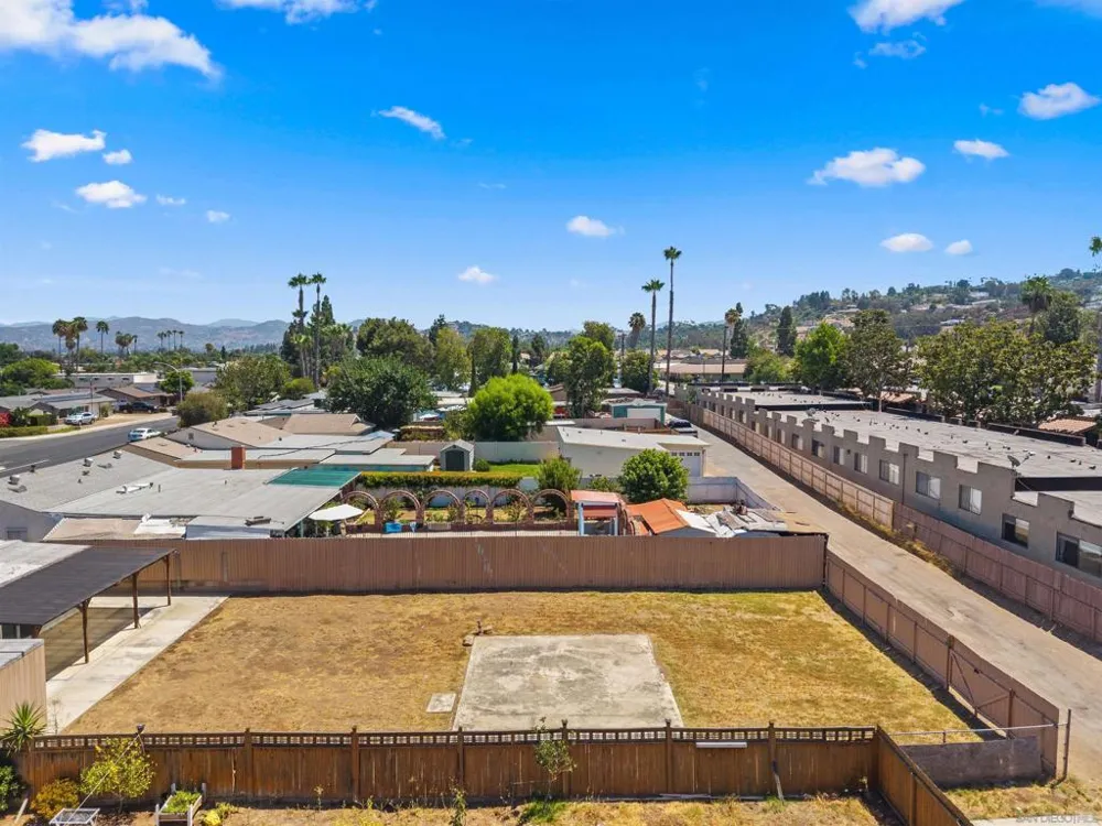 317 W Chase Ave W El Cajon, CA 92020
