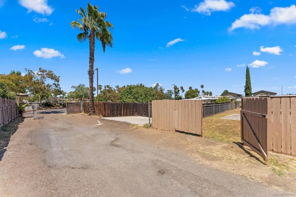 317 W Chase Ave W El Cajon, CA 92020