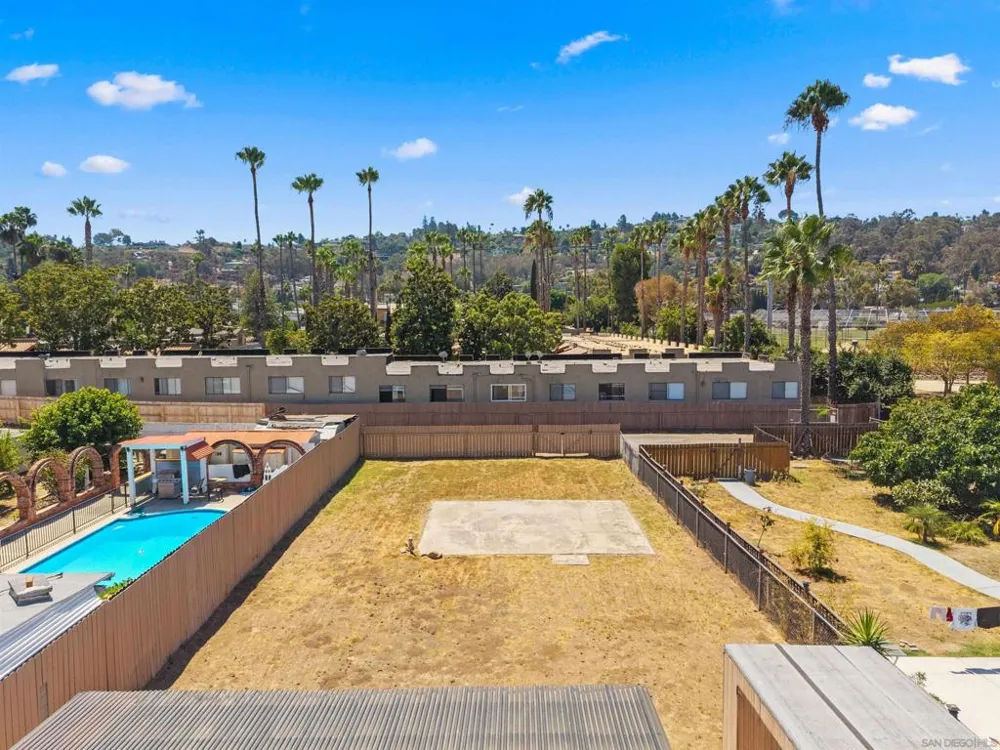 317 W Chase Ave W El Cajon, CA 92020
