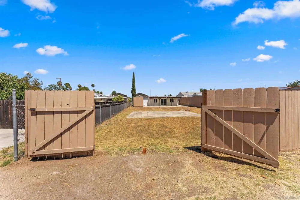 317 W Chase Ave W El Cajon, CA 92020