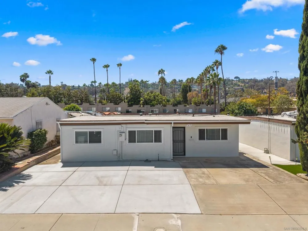 317 W Chase Ave W El Cajon, CA 92020