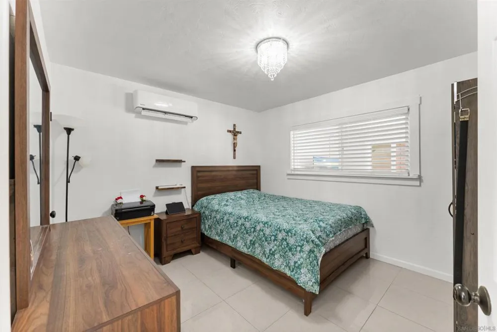 317 W Chase Ave W El Cajon, CA 92020