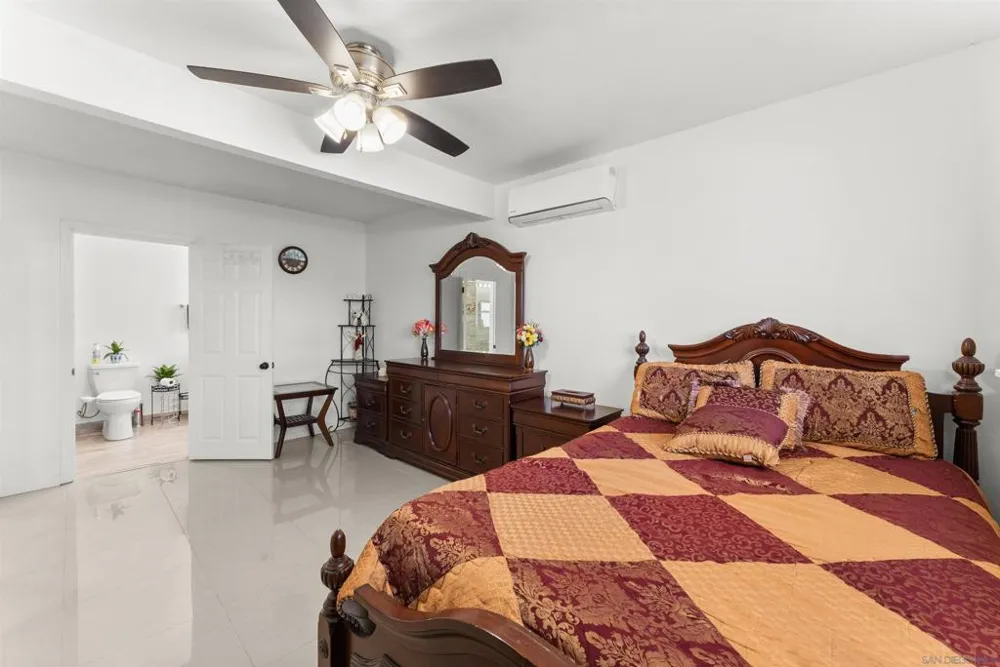 317 W Chase Ave W El Cajon, CA 92020