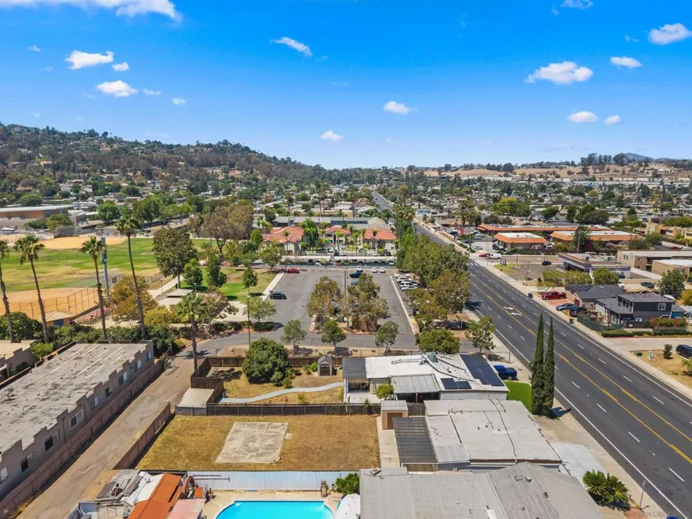 317 W Chase Ave W El Cajon, CA 92020