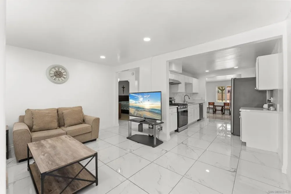 317 W Chase Ave W El Cajon, CA 92020