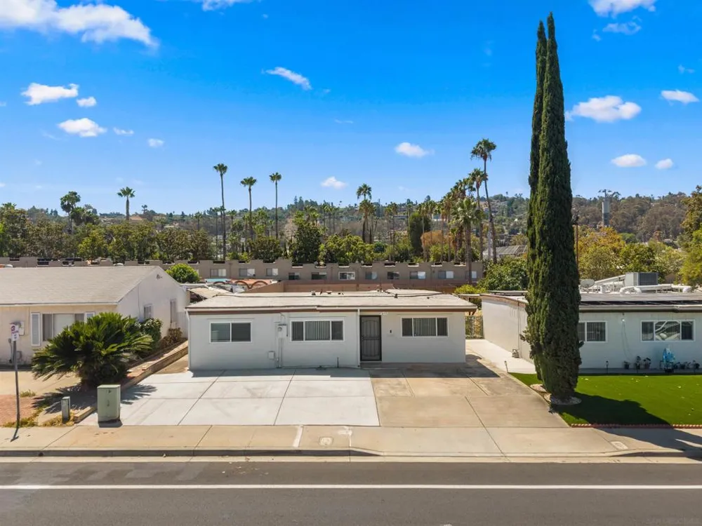 317 W Chase Ave W El Cajon, CA 92020