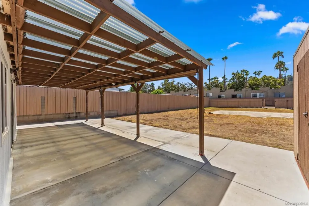 317 W Chase Ave W El Cajon, CA 92020