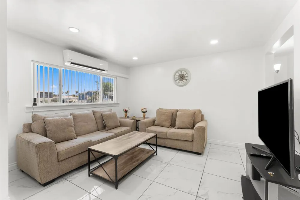317 W Chase Ave W El Cajon, CA 92020