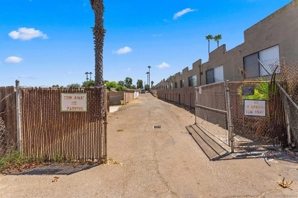 317 W Chase Ave W El Cajon, CA 92020