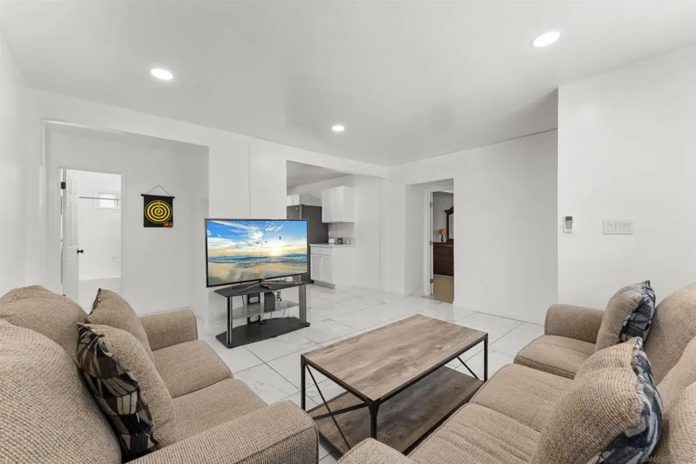317 W Chase Ave W El Cajon, CA 92020