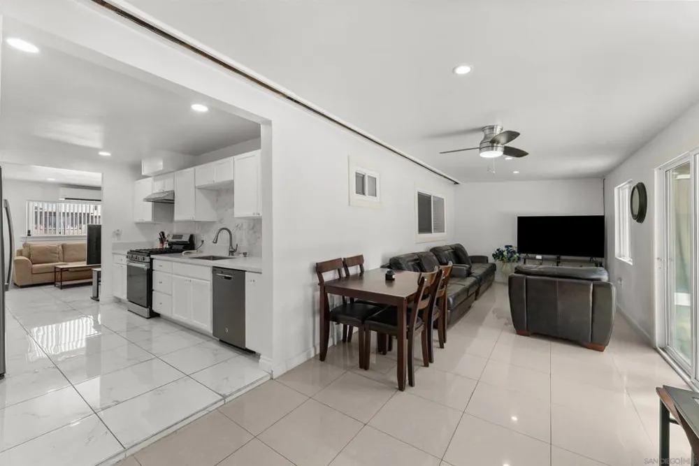 317 W Chase Ave W El Cajon, CA 92020