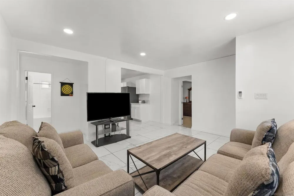 317 W Chase Ave W El Cajon, CA 92020