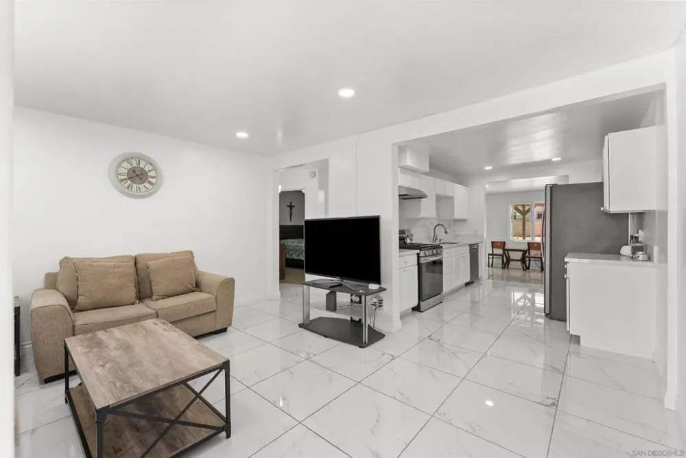 317 W Chase Ave W El Cajon, CA 92020