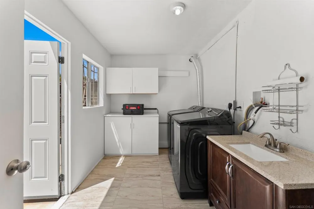 317 W Chase Ave W El Cajon, CA 92020