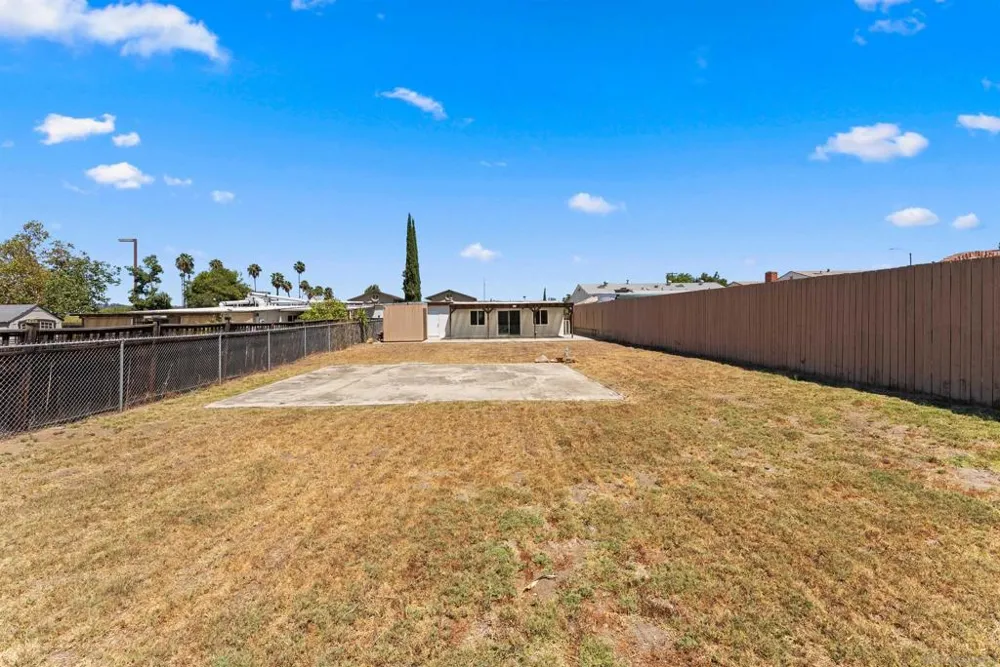 317 W Chase Ave W El Cajon, CA 92020