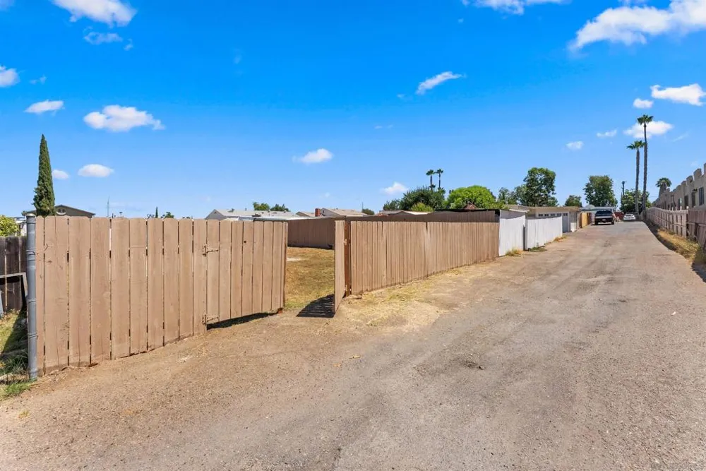 317 W Chase Ave W El Cajon, CA 92020