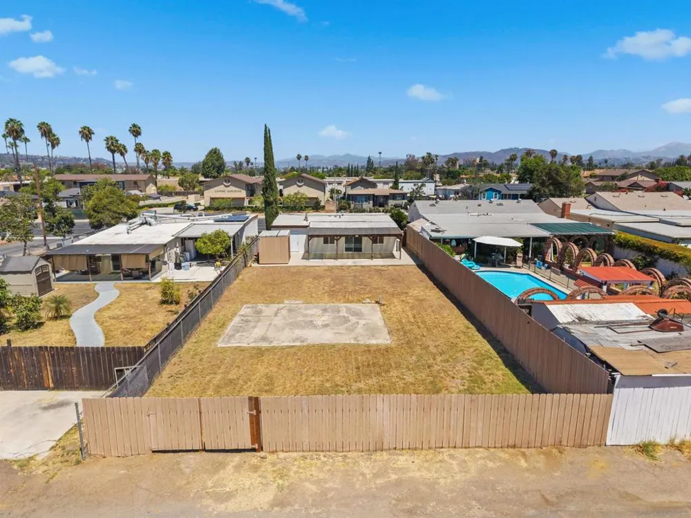 317 W Chase Ave W El Cajon, CA 92020