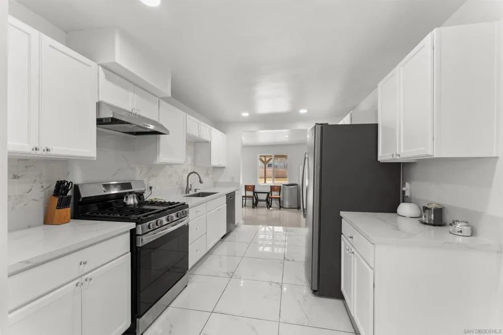 317 W Chase Ave W El Cajon, CA 92020