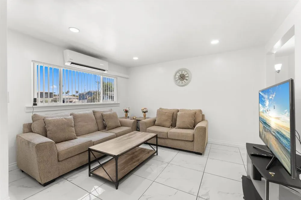 317 W Chase Ave W El Cajon, CA 92020