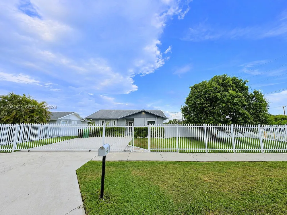 18155 SW 105th Ave Miami, FL 33157