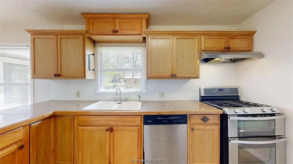 911 E North Avenue Bryan, TX 77802