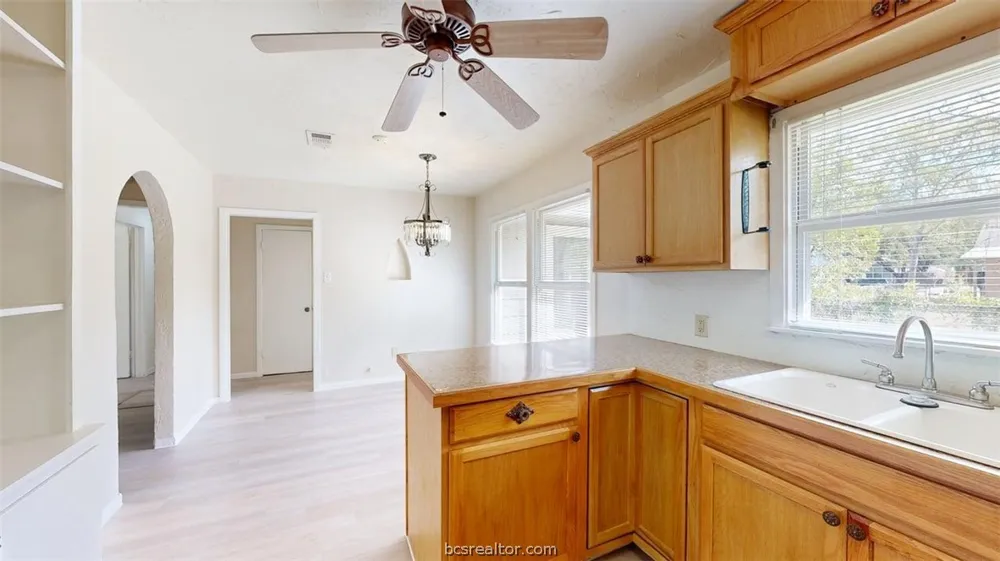 911 E North Avenue Bryan, TX 77802