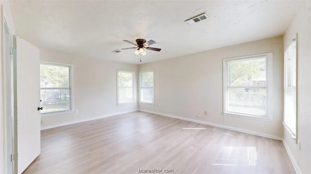 911 E North Avenue Bryan, TX 77802