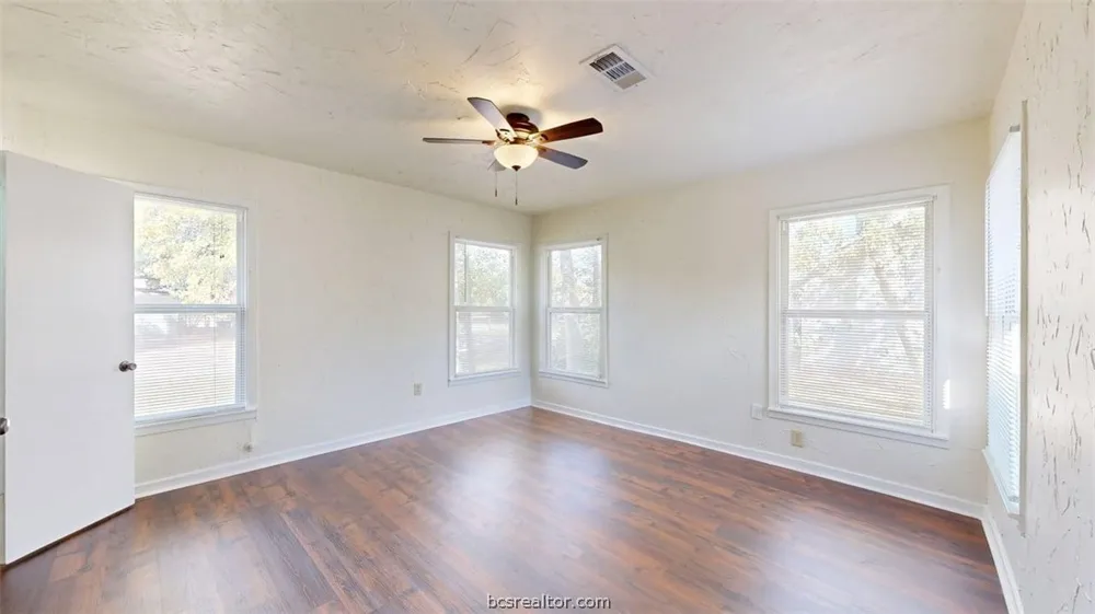 911 E North Avenue Bryan, TX 77802