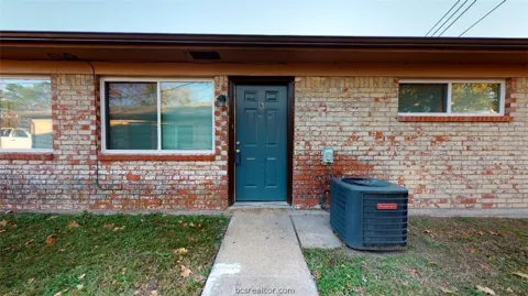 206 Lynn Drive #B