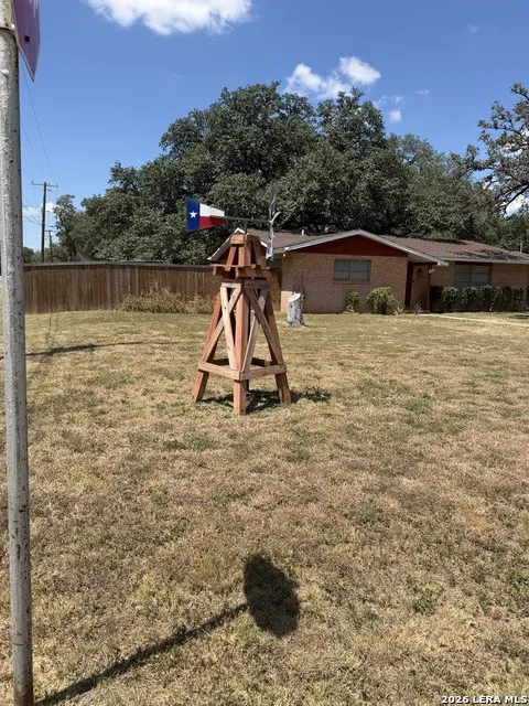 1001 HONDO ST Sabinal, TX 78881