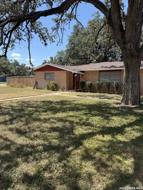 1001 HONDO ST Sabinal, TX 78881