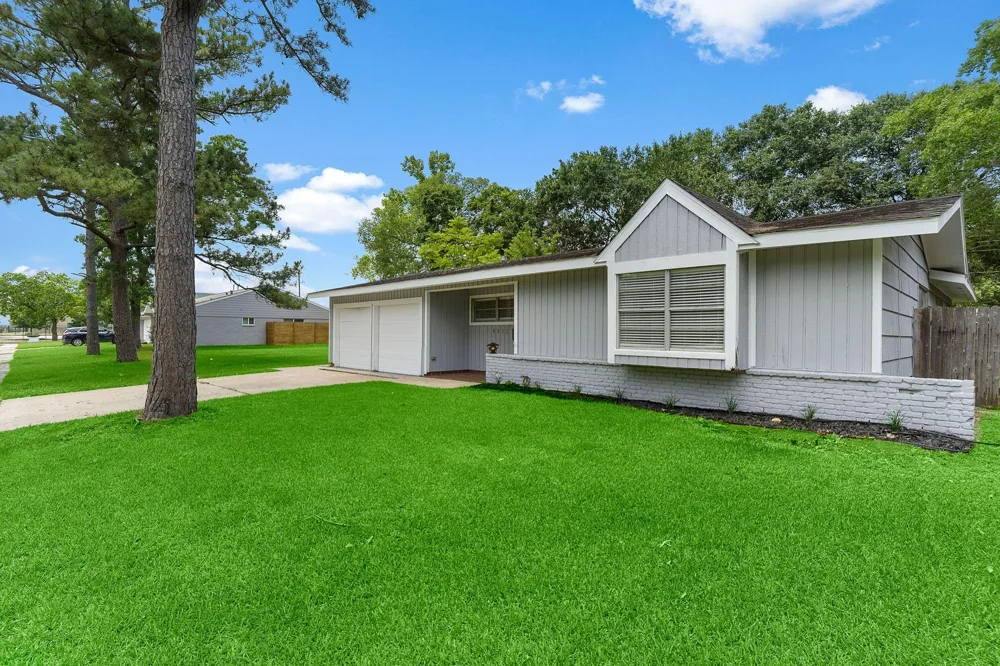 5522 Ariel Street Houston, TX 77096
