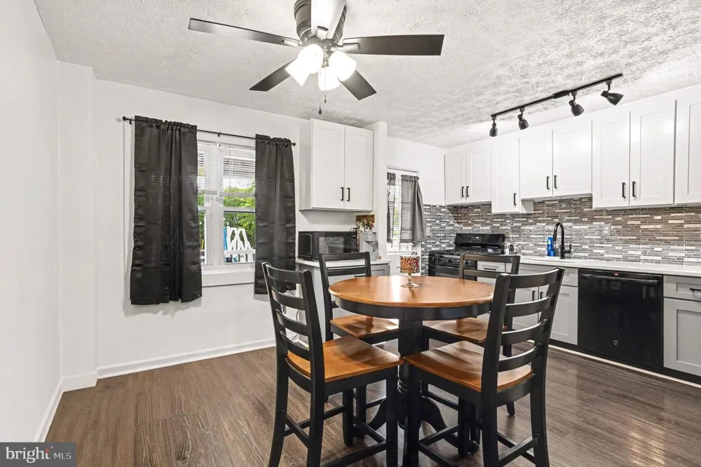7721 CHARLESMONT Dundalk, MD 21222