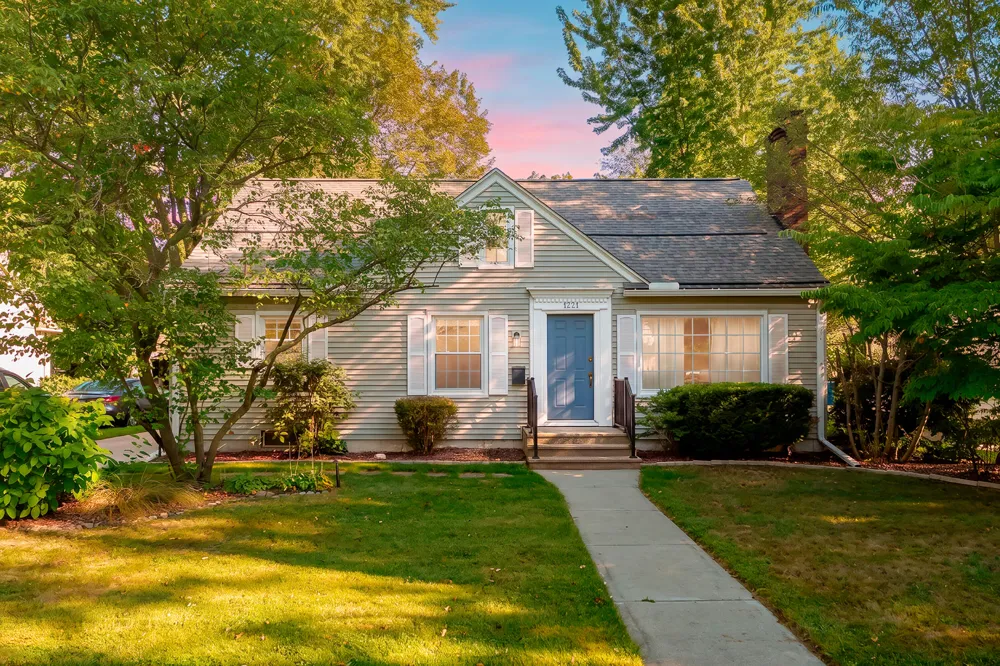 1221 Lakeway Avenue Kalamazoo, MI 49001