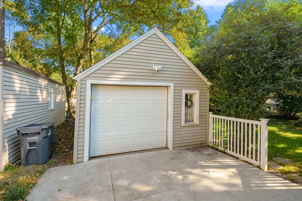 1221 Lakeway Avenue Kalamazoo, MI 49001