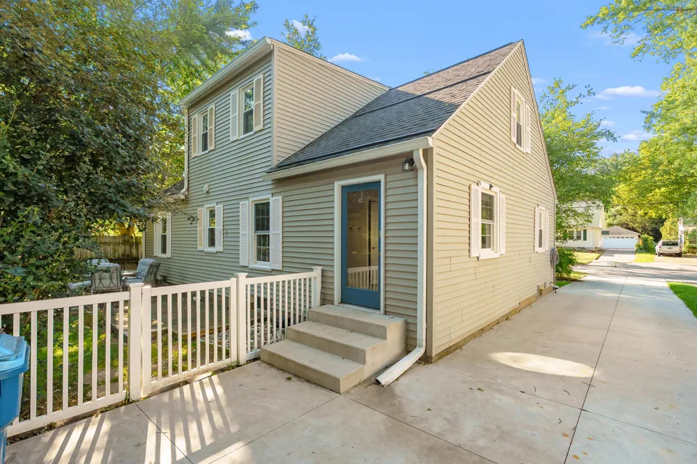1221 Lakeway Avenue Kalamazoo, MI 49001