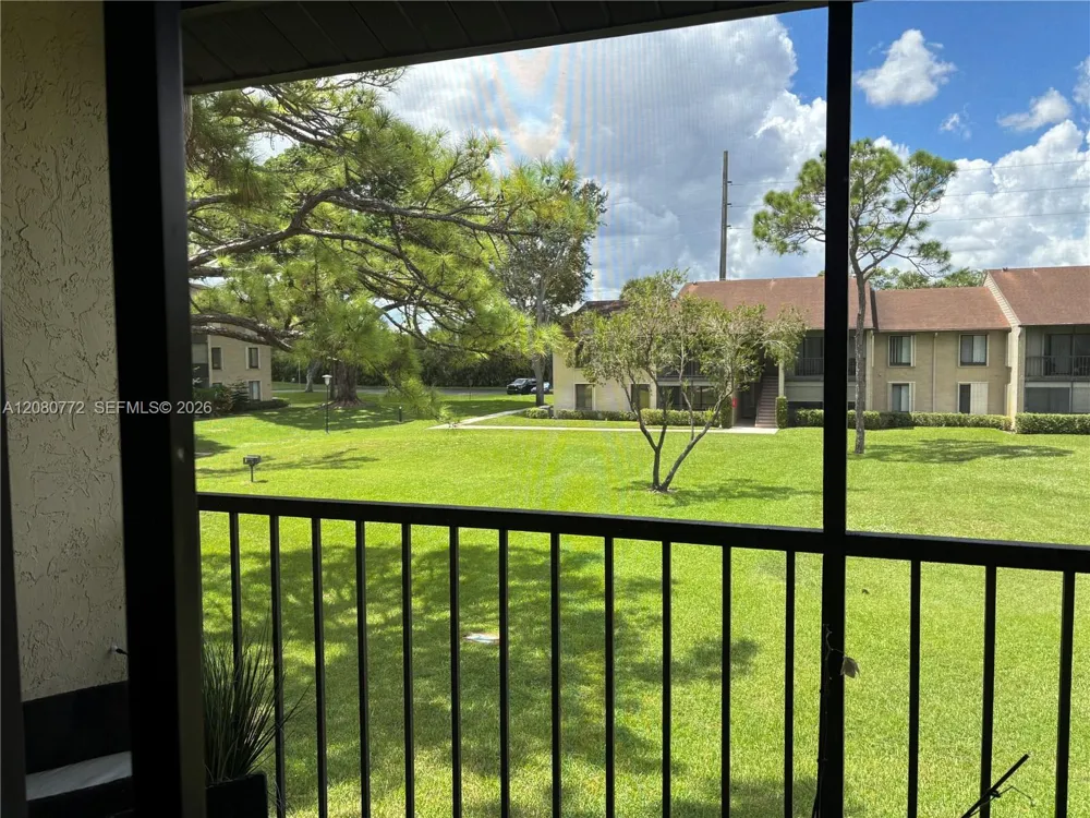 718 Sunny Pine Way #F2 Green Acres, FL 33415