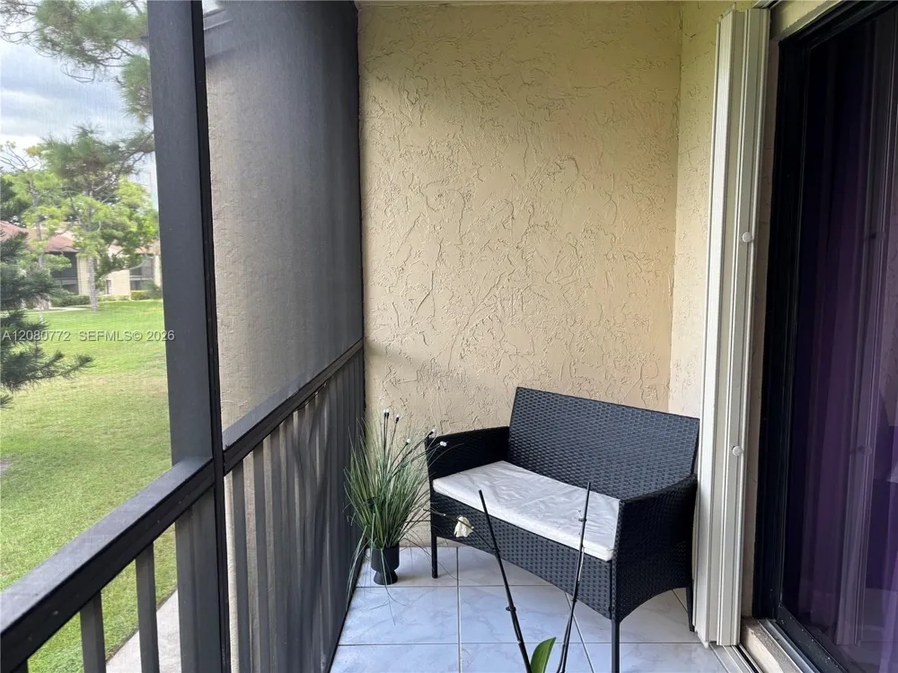 718 Sunny Pine Way #F2 Green Acres, FL 33415