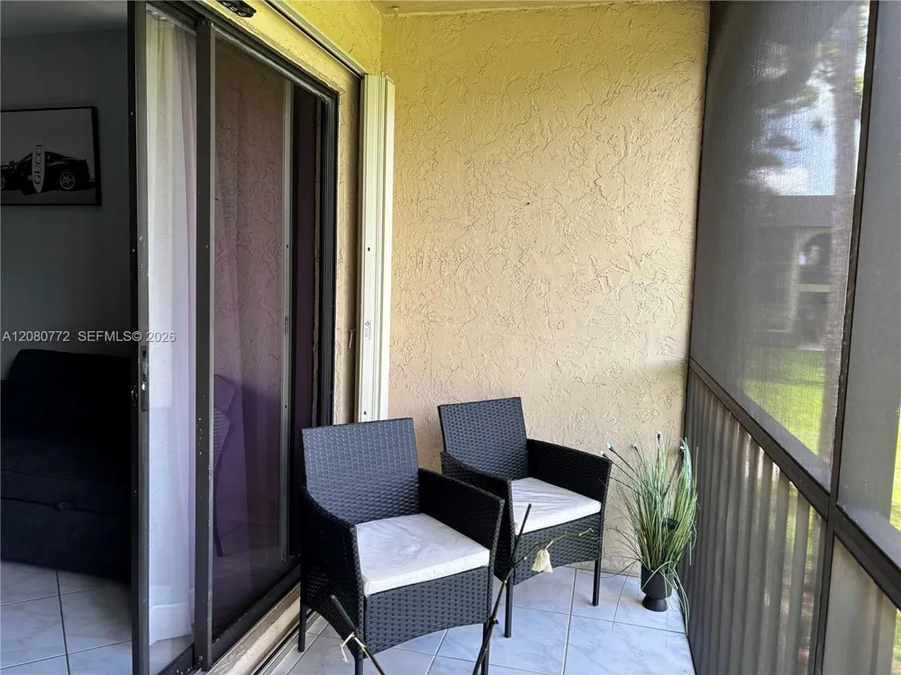 718 Sunny Pine Way #F2 Green Acres, FL 33415