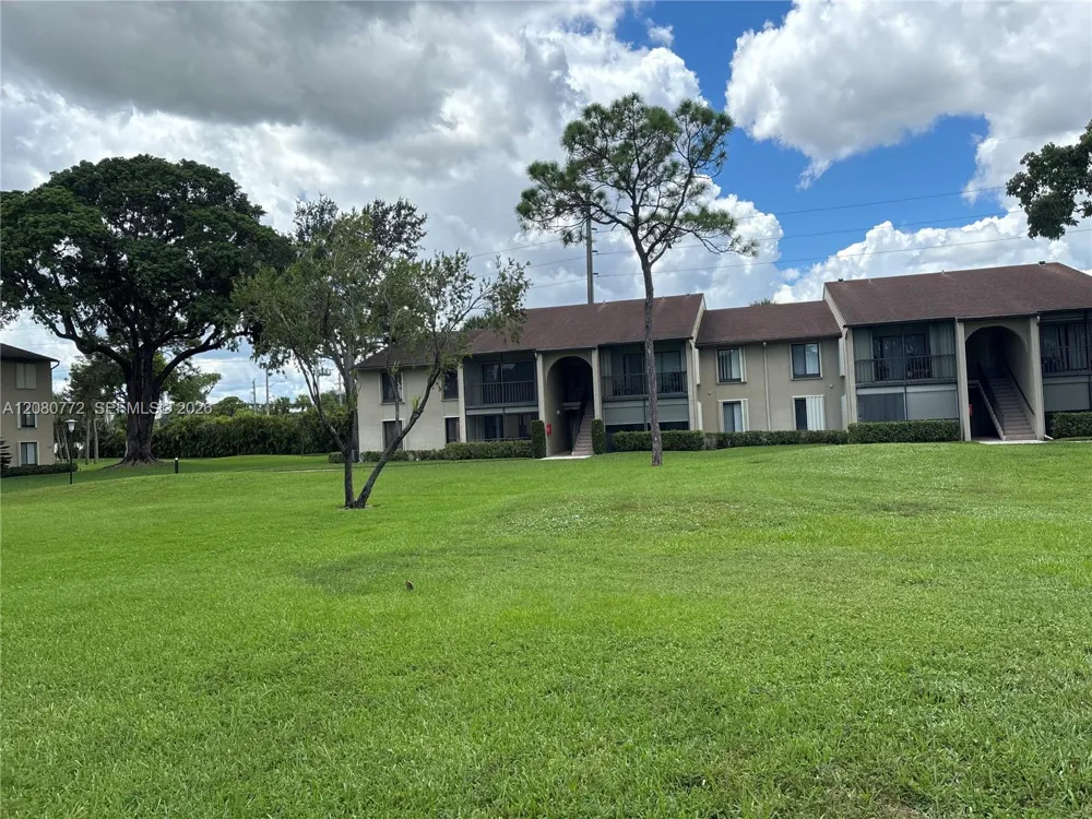 718 Sunny Pine Way #F2 Green Acres, FL 33415