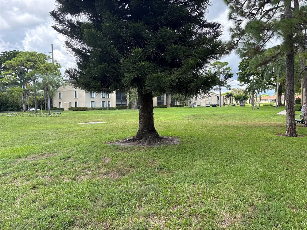 718 Sunny Pine Way #F2 Green Acres, FL 33415