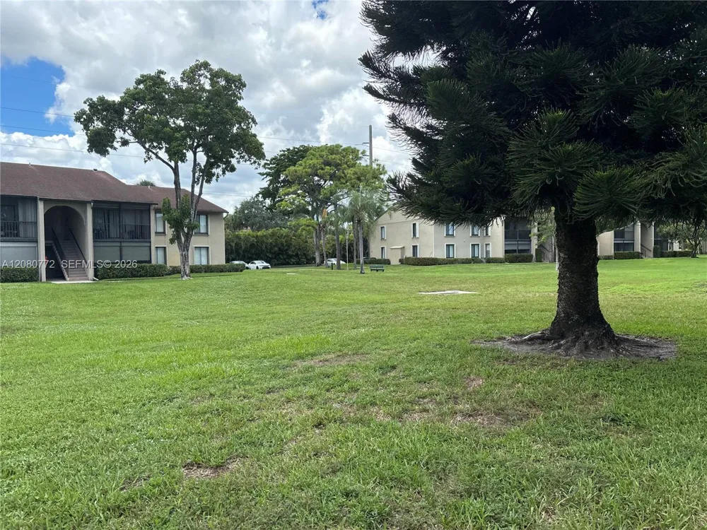 718 Sunny Pine Way #F2 Green Acres, FL 33415