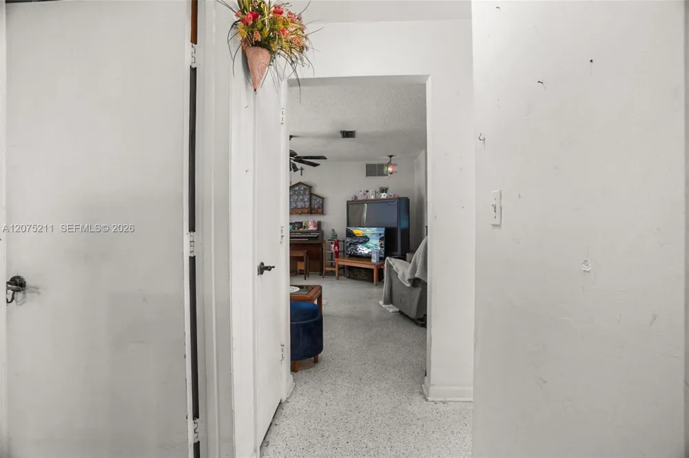 7509 Garfield St Hollywood, FL 33024