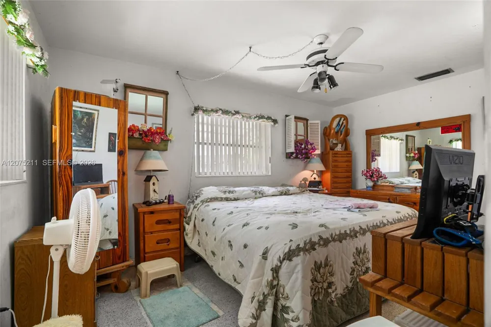 7509 Garfield St Hollywood, FL 33024