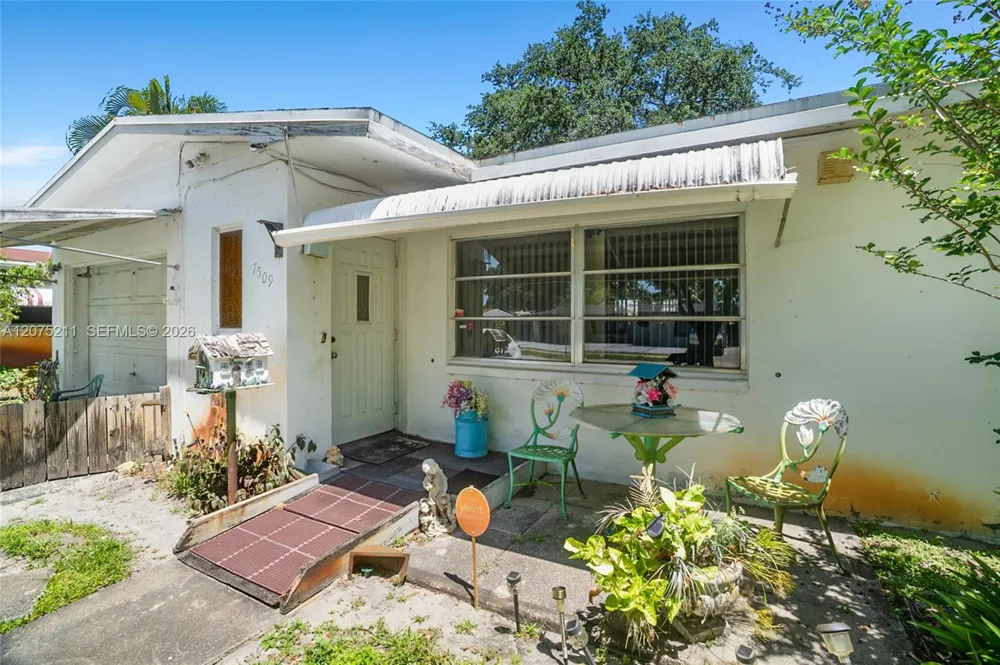 7509 Garfield St Hollywood, FL 33024