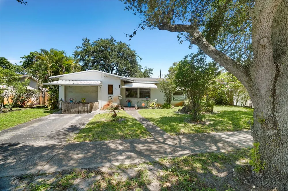 7509 Garfield St Hollywood, FL 33024