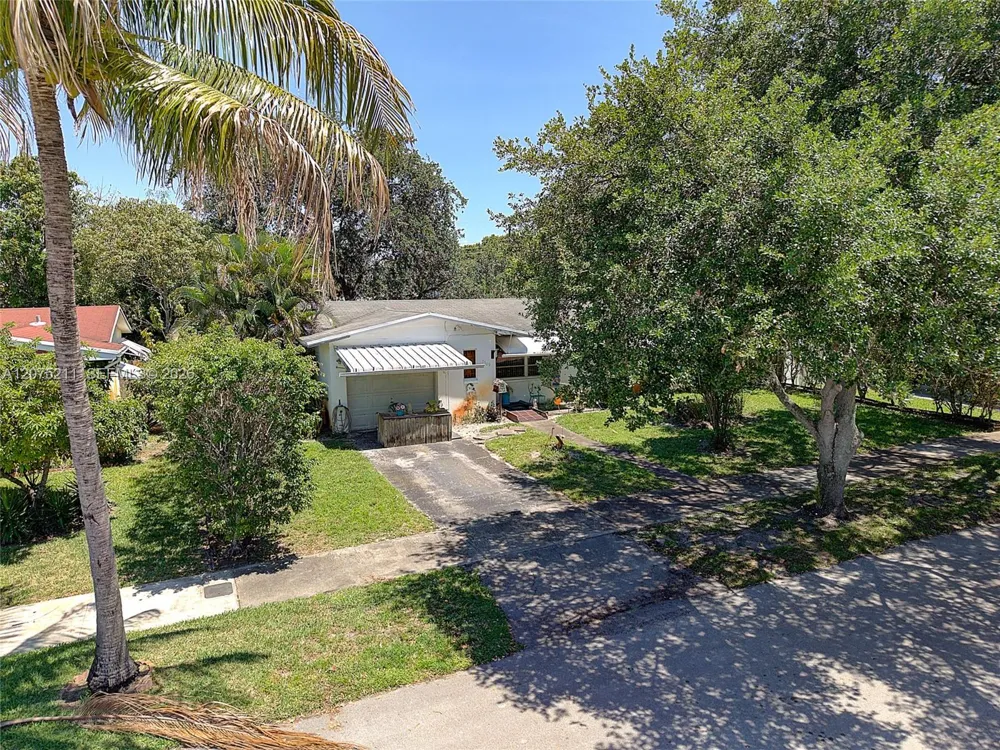 7509 Garfield St Hollywood, FL 33024