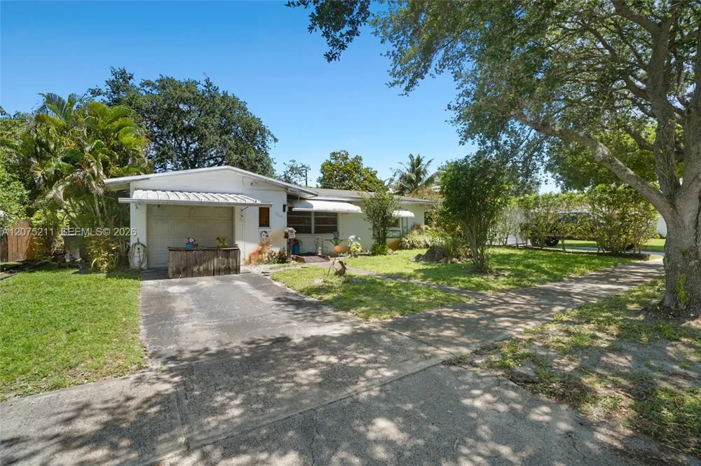 7509 Garfield St Hollywood, FL 33024