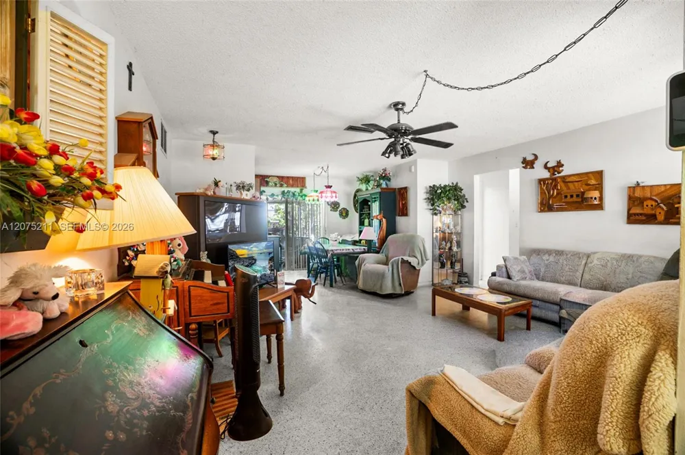 7509 Garfield St Hollywood, FL 33024